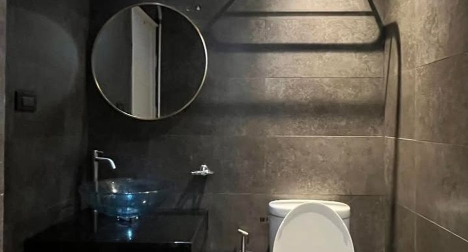 For rent 2 bedrooms condo in Yan Nawa, Bangkok