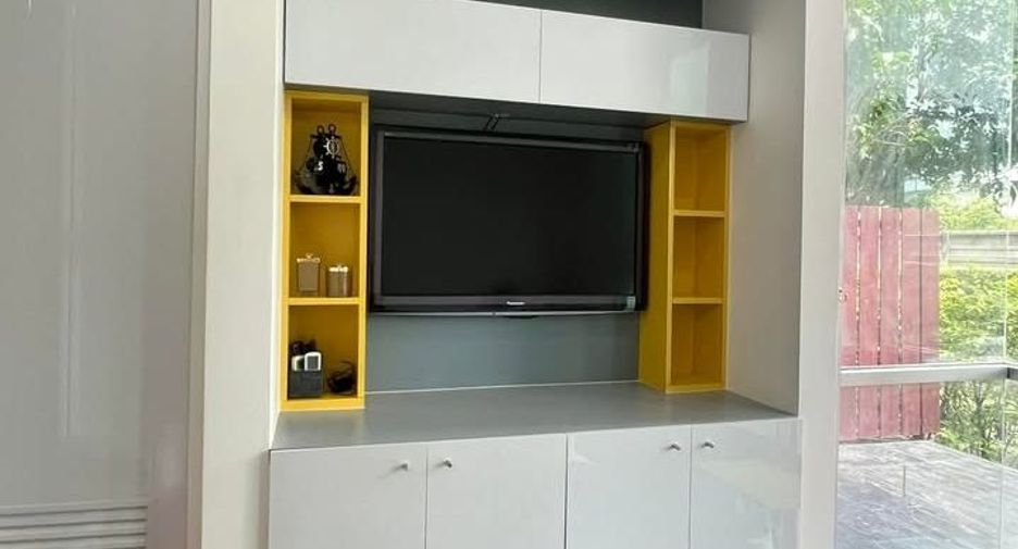 For rent 2 bedrooms condo in Yan Nawa, Bangkok