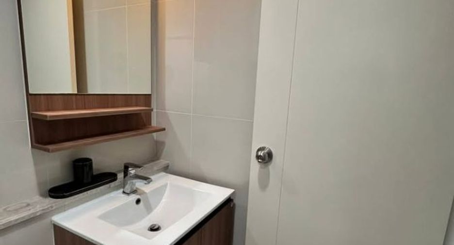 For rent 2 bedrooms condo in Yan Nawa, Bangkok