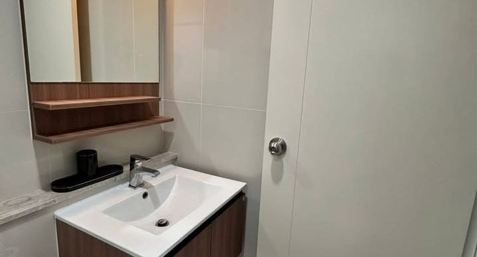 For rent 2 bedrooms condo in Yan Nawa, Bangkok