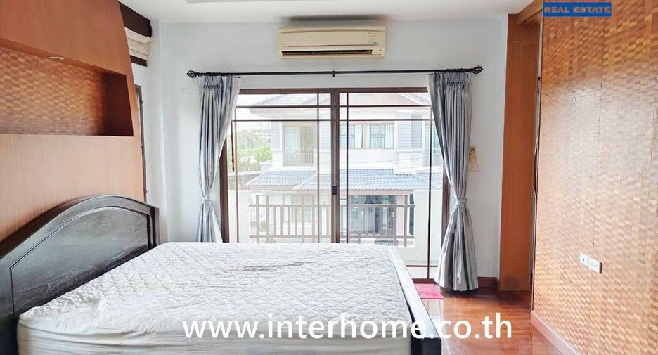 For sale 3 bedrooms house in Khan Na Yao, Bangkok