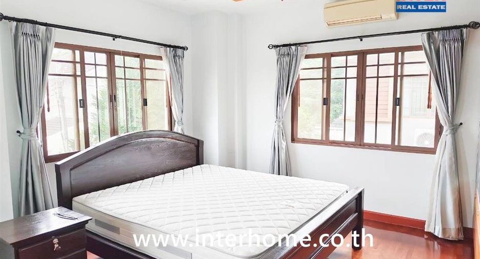 For sale 3 bedrooms house in Khan Na Yao, Bangkok