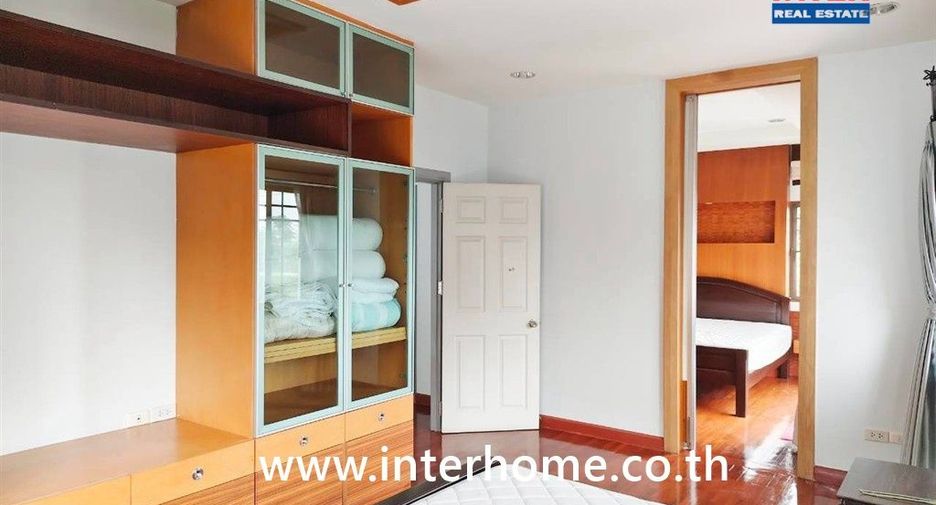 For sale 3 bedrooms house in Khan Na Yao, Bangkok