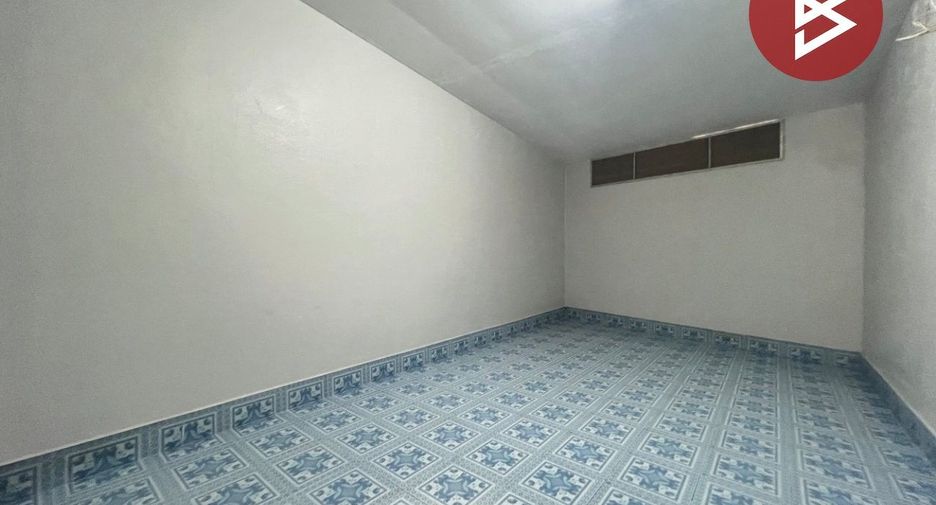 À vendre 4 chambres maison de ville à Plaeng Yao, Chachoengsao
