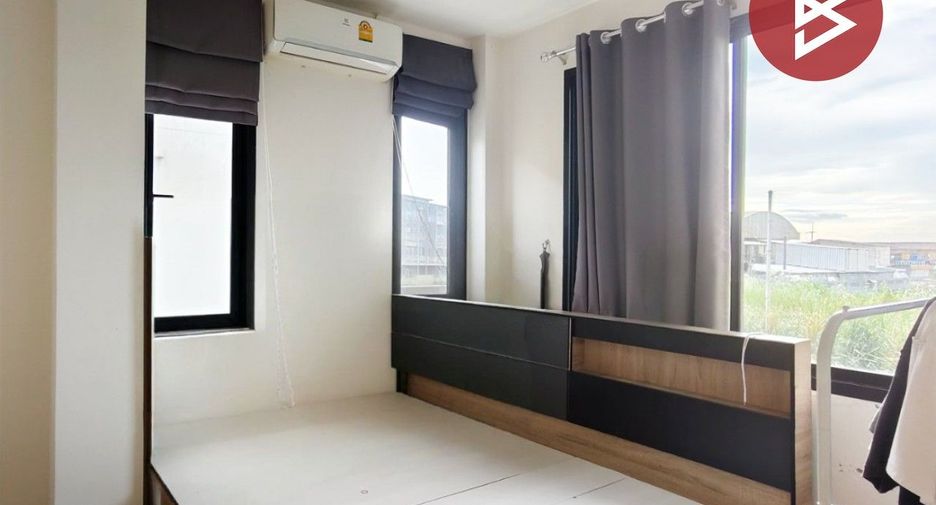 For sale 3 ベッドルーム townhouse in Sam Phran, Nakhon Pathom
