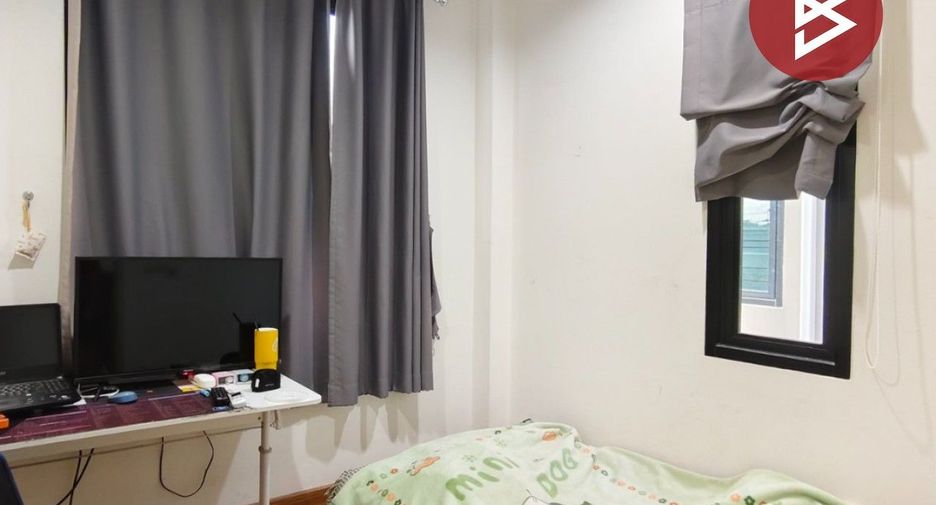 For sale 3 ベッドルーム townhouse in Sam Phran, Nakhon Pathom