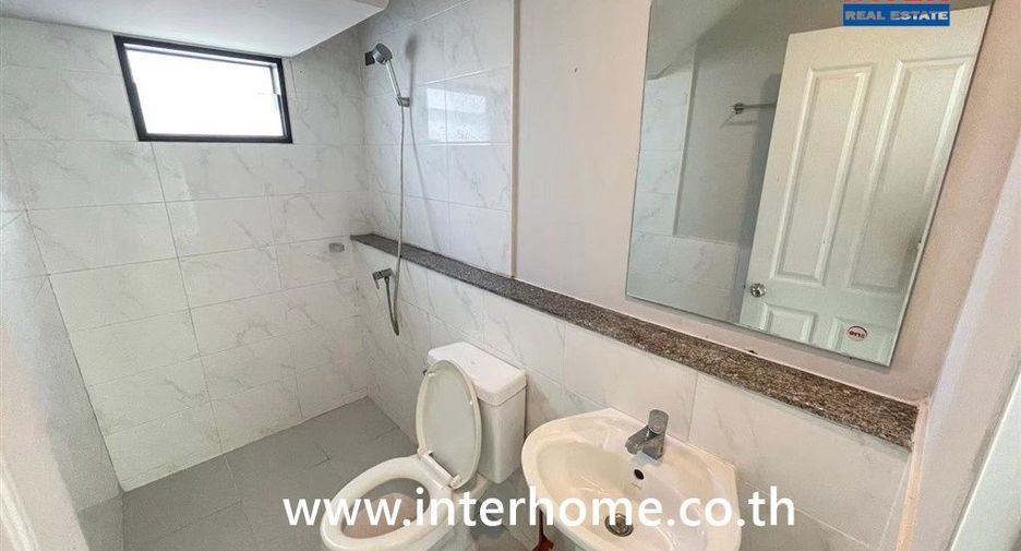 Casa en venta de 4 habitaciones en Bang Pakong, Chachoengsao