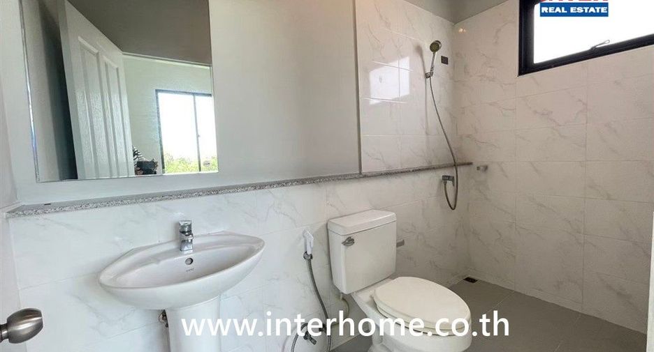 Casa en venta de 4 habitaciones en Bang Pakong, Chachoengsao