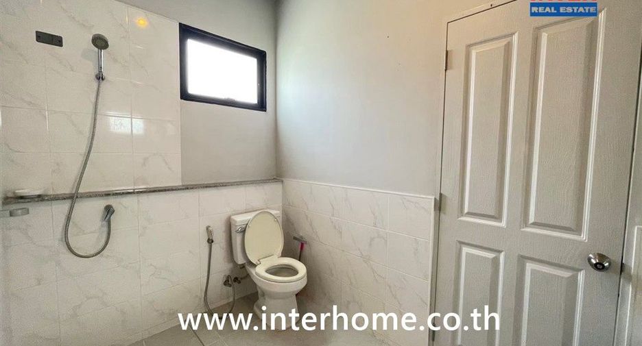 Casa en venta de 4 habitaciones en Bang Pakong, Chachoengsao