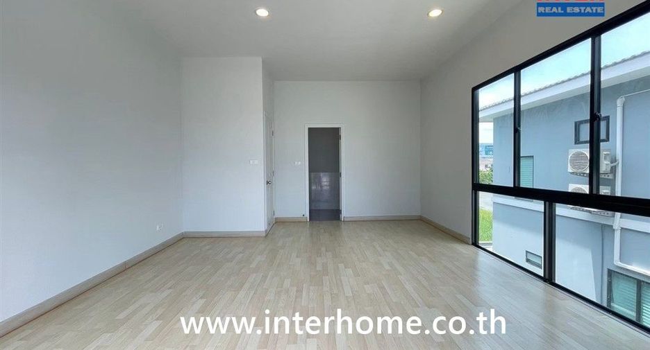 Casa en venta de 4 habitaciones en Bang Pakong, Chachoengsao