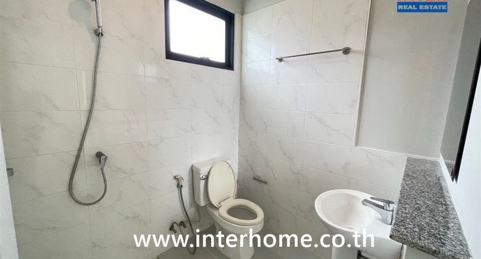 Casa en venta de 4 habitaciones en Bang Pakong, Chachoengsao