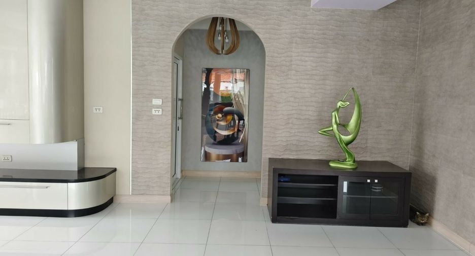 For sale 2 ベッドルーム villa in Bang Lamung, Chonburi