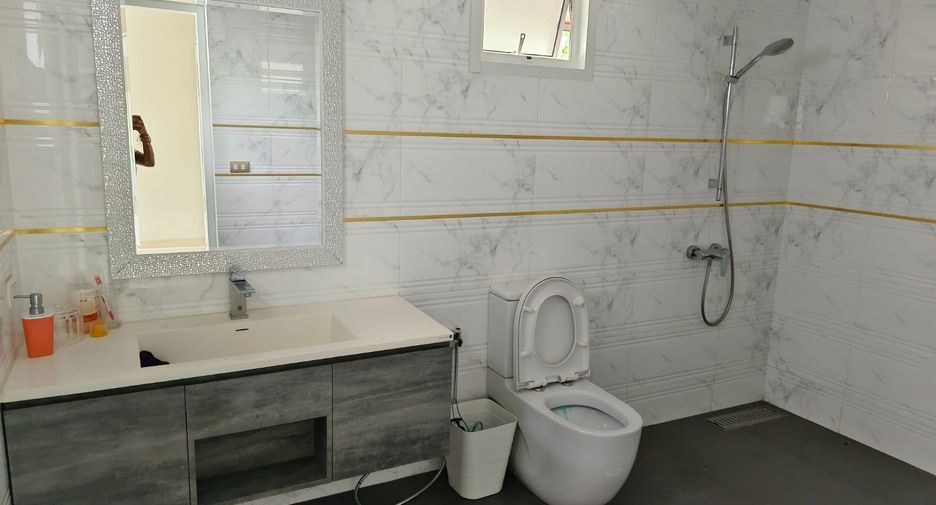 For sale 2 ベッドルーム villa in Bang Lamung, Chonburi