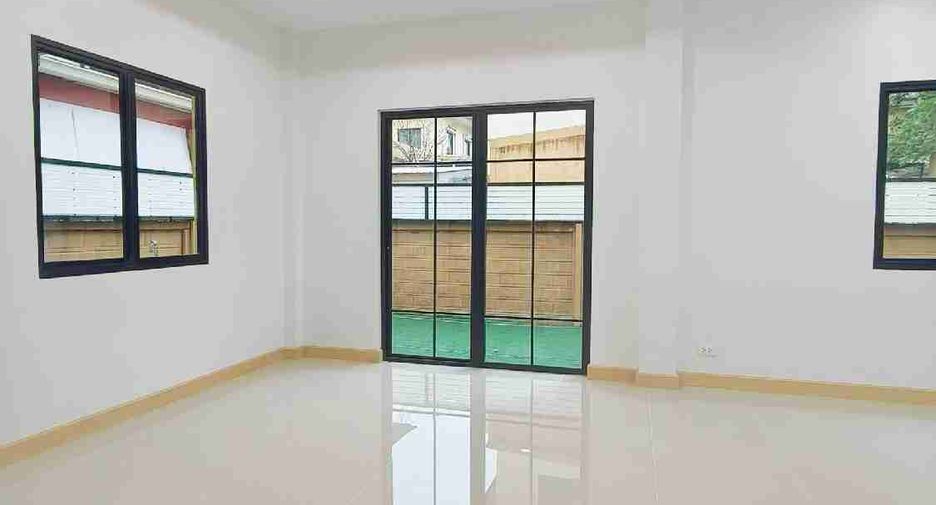 For sale 3 bedrooms house in Khlong Sam Wa, Bangkok