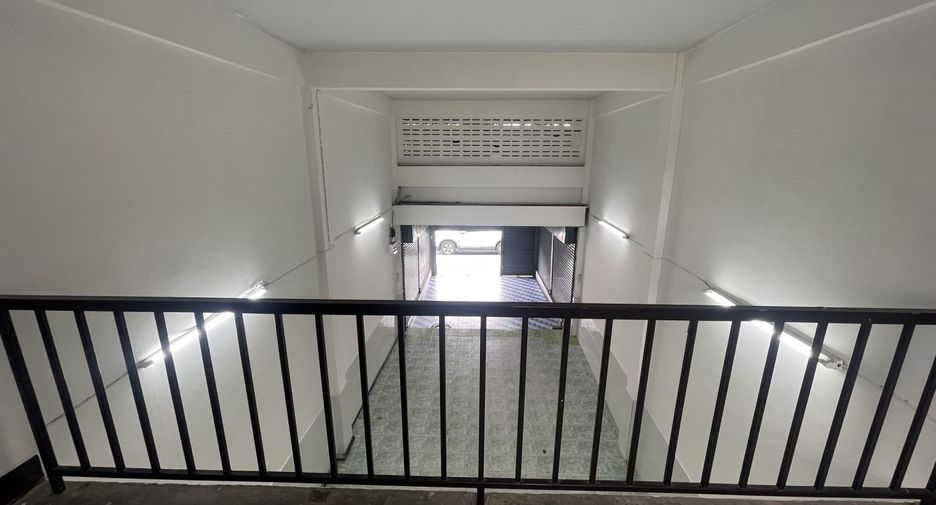 À vendre 2 chambres local commercial à Mueang Samut Prakan, Samut Prakan