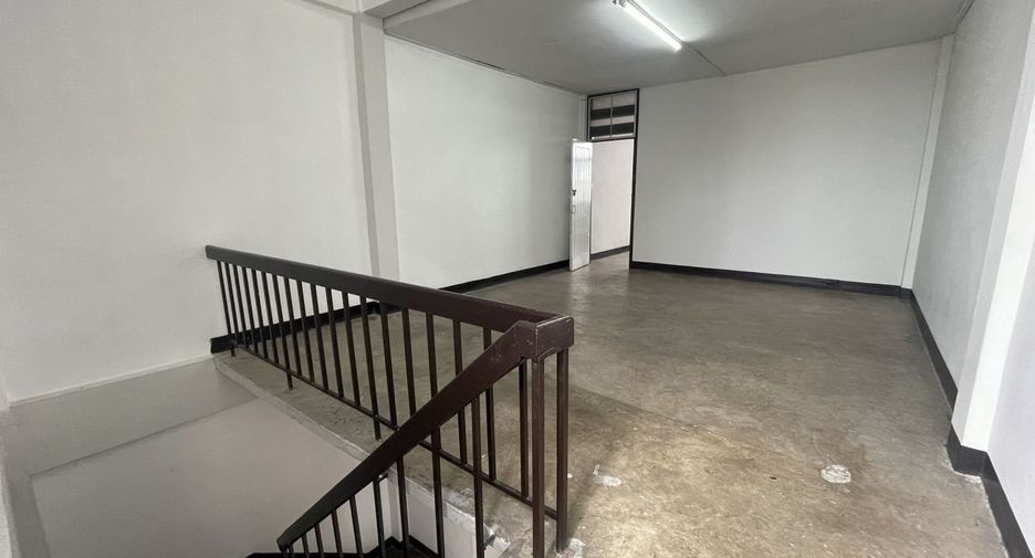 À vendre 2 chambres local commercial à Mueang Samut Prakan, Samut Prakan