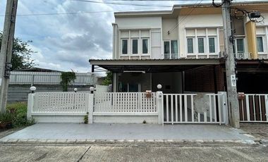 Reihenhaus zum Kauf mit 1 Zimmer in Pak Kret, Nonthaburi