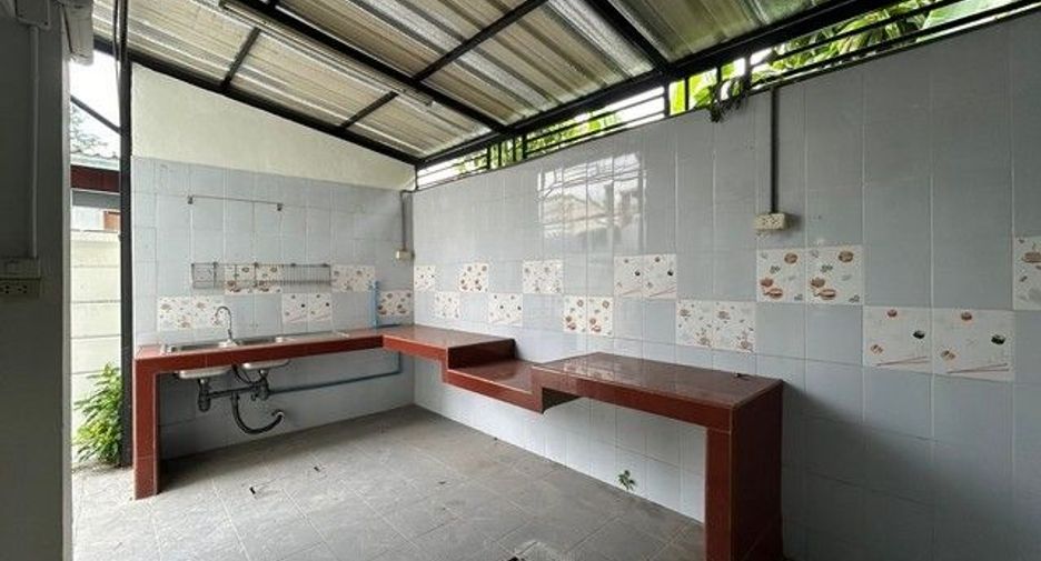 Reihenhaus zum Kauf mit 1 Zimmer in Pak Kret, Nonthaburi