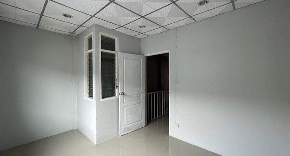 For sale 3 bedrooms townhouse in Sai Noi, Nonthaburi