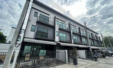Casa adosada en venta de 4 habitaciones en Bang Bua Thong, Nonthaburi
