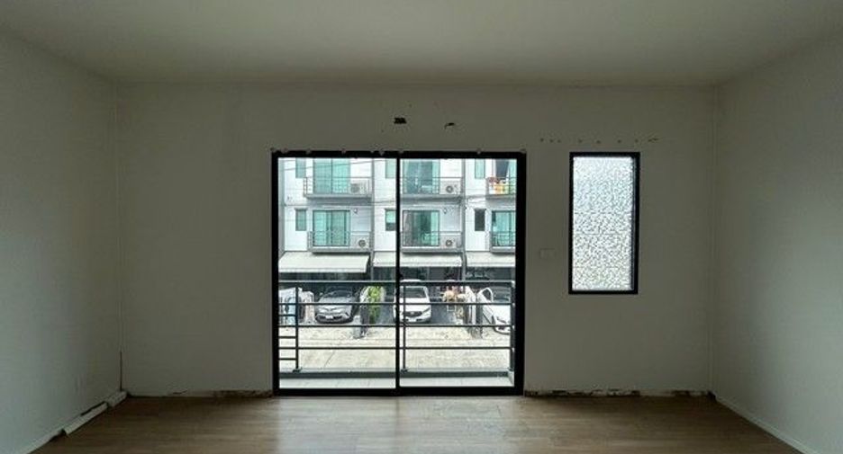 Casa adosada en venta de 4 habitaciones en Bang Bua Thong, Nonthaburi