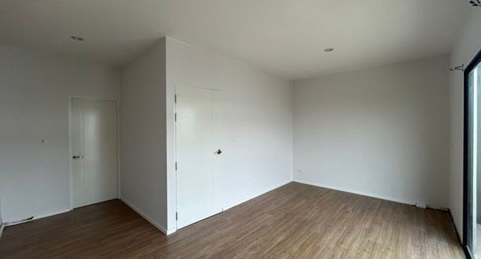 Casa adosada en venta de 4 habitaciones en Bang Bua Thong, Nonthaburi