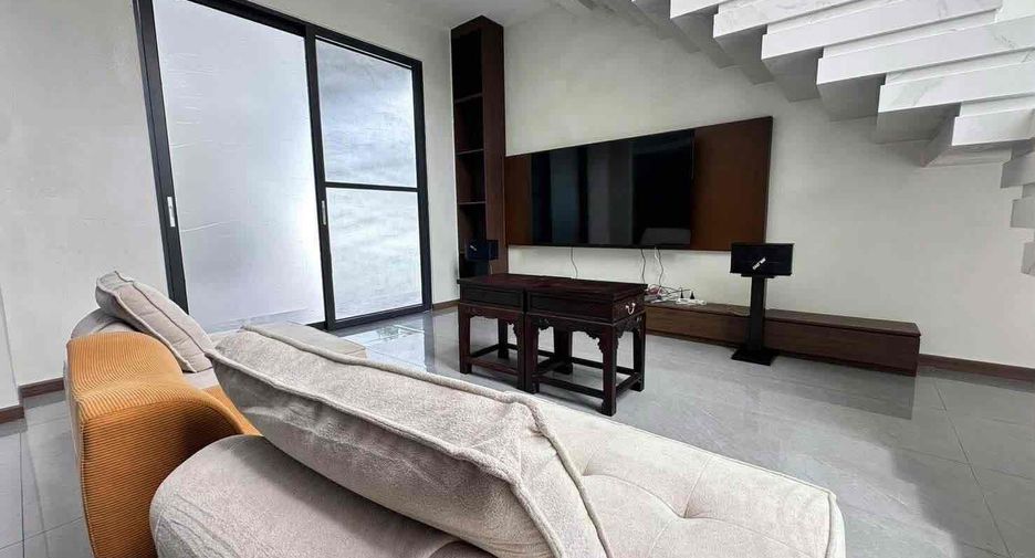 For rent 7 bedrooms villa in Bang Lamung, Chonburi