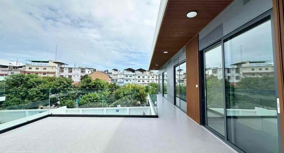 For rent 7 bedrooms villa in Bang Lamung, Chonburi