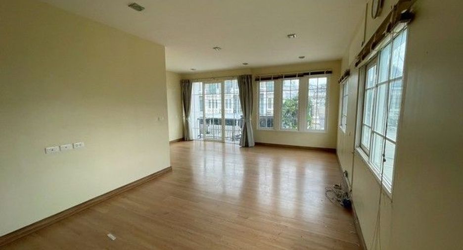 For sale 5 bedrooms townhouse in Bang Kruai, Nonthaburi