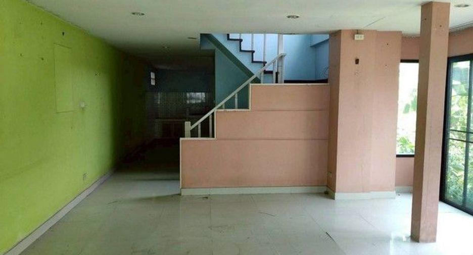 For sale 3 bedrooms townhouse in Thanyaburi, Pathum Thani