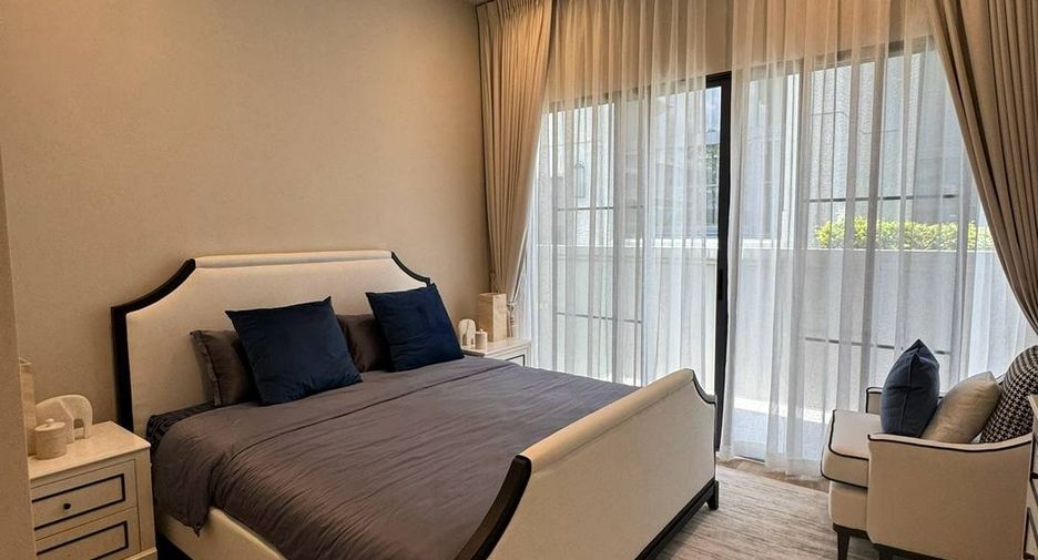 For rent and for sale 4 bedrooms house in Bang Kapi, Bangkok