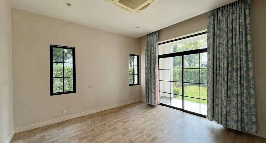 For sale 4 bedrooms house in Suan Luang, Bangkok