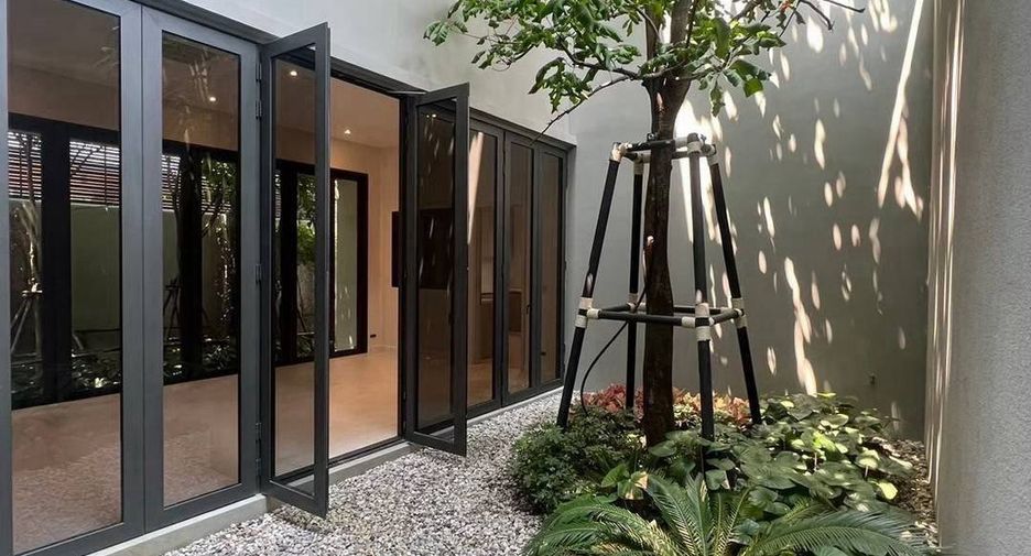 For rent and for sale 5 bedrooms house in Suan Luang, Bangkok