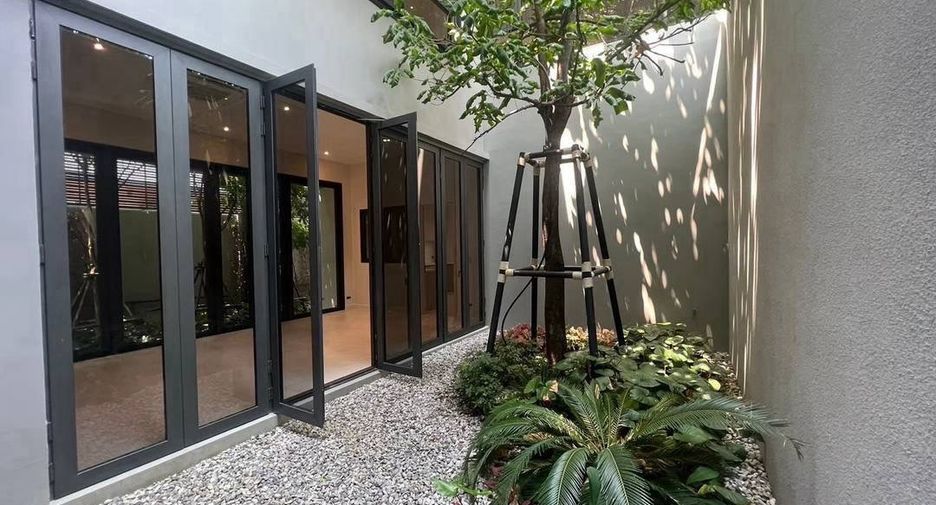For rent and for sale 5 bedrooms house in Suan Luang, Bangkok