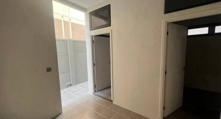 For rent and for sale 5 bedrooms house in Suan Luang, Bangkok