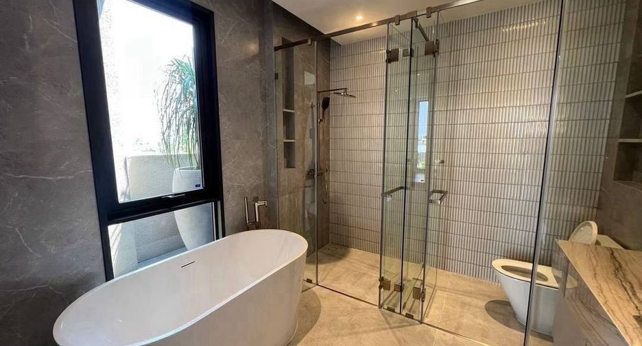 For rent and for sale 5 bedrooms house in Suan Luang, Bangkok