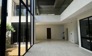 For sale 5 bedrooms house in Bang Kapi, Bangkok