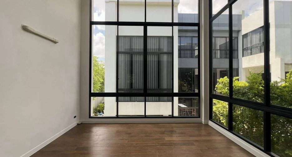 For sale 5 bedrooms house in Bang Kapi, Bangkok