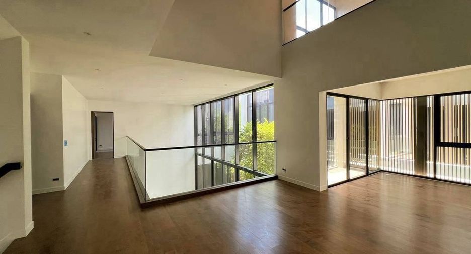 For sale 5 bedrooms house in Bang Kapi, Bangkok