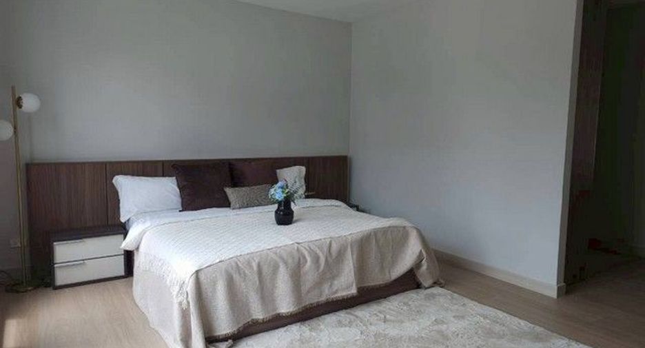 For rent 4 bedrooms house in Bang Khun Thian, Bangkok
