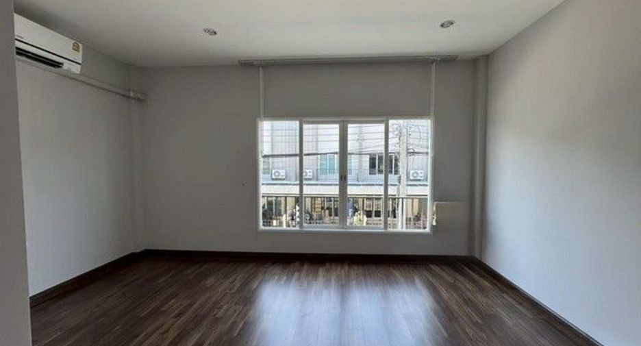 For rent 3 bedrooms house in Sai Mai, Bangkok