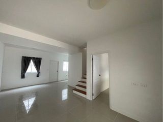 Casa adosada en venta de 4 habitaciones en Thanyaburi, Pathum Thani