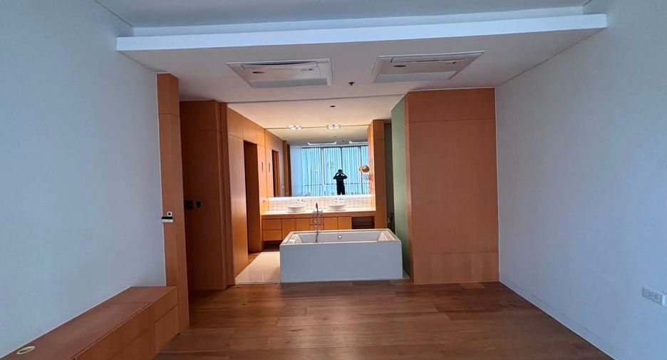 For rent 3 ベッドルーム condo in Khlong Toei, Bangkok