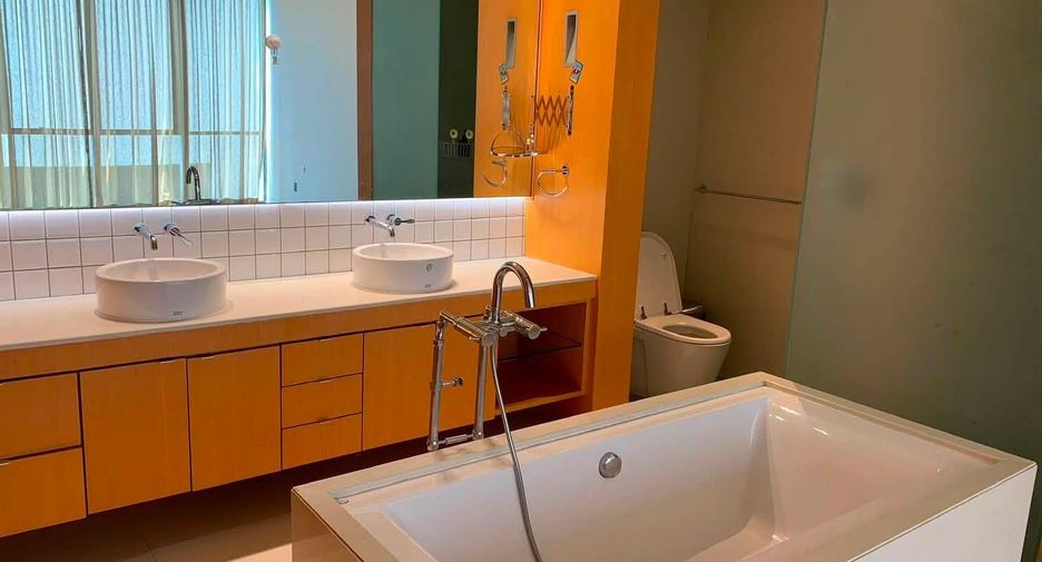 For rent 3 ベッドルーム condo in Khlong Toei, Bangkok