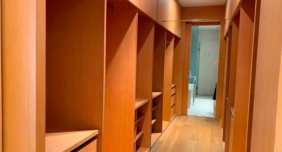 For rent 3 ベッドルーム condo in Khlong Toei, Bangkok