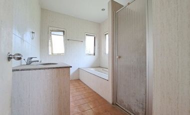 Casa adosada en venta de 3 habitaciones en Thanyaburi, Pathum Thani