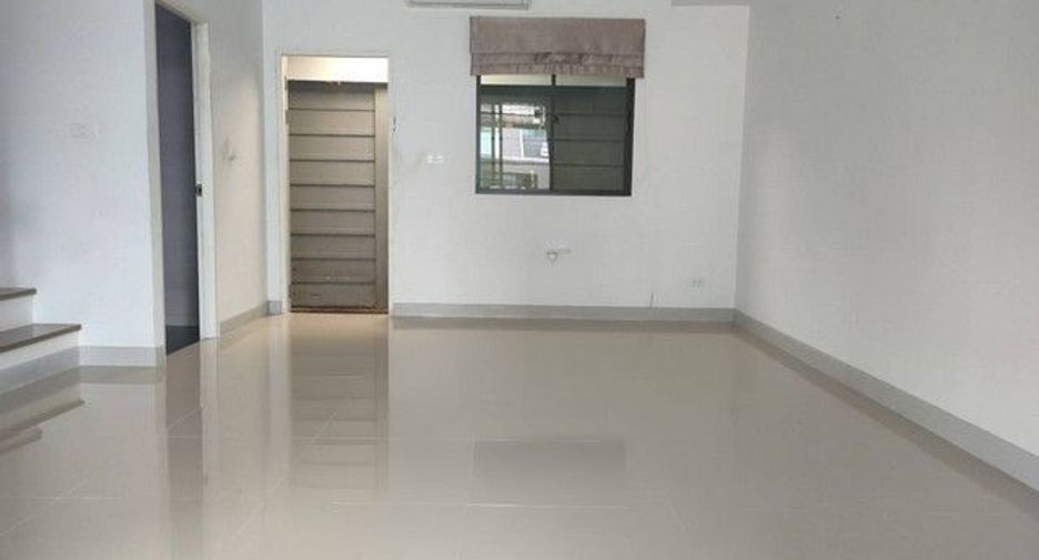 Casa adosada en venta de 3 habitaciones en Khlong Luang, Pathum Thani