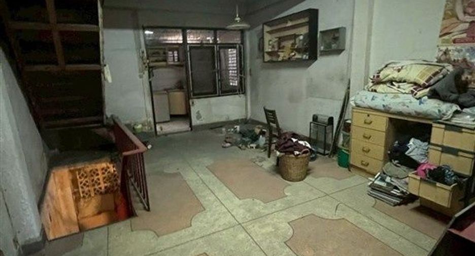 Local comercial en venta de 3 habitaciones en Bang Rak, Bangkok