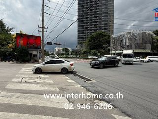 Local comercial en venta de 3 habitaciones en Bang Rak, Bangkok