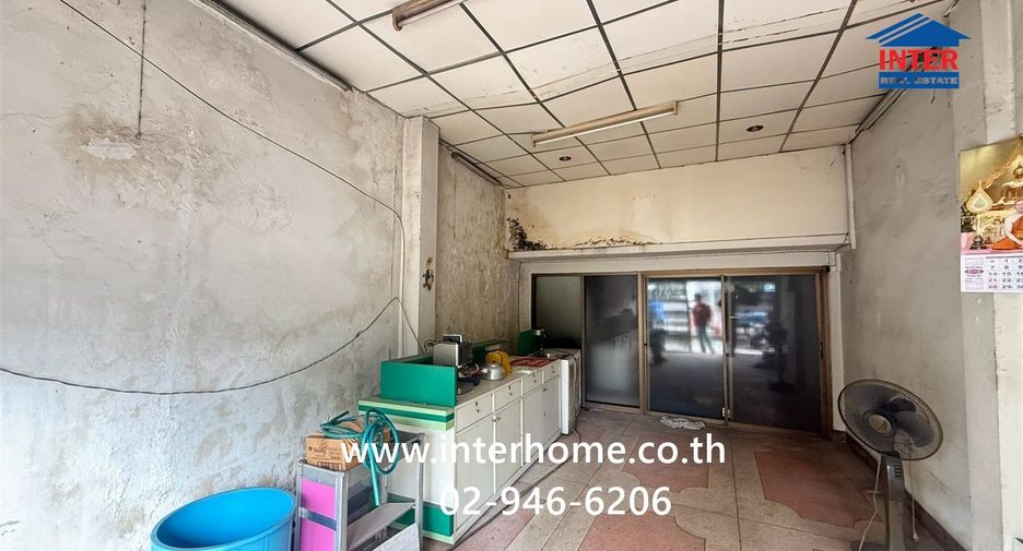 Local comercial en venta de 3 habitaciones en Bang Rak, Bangkok